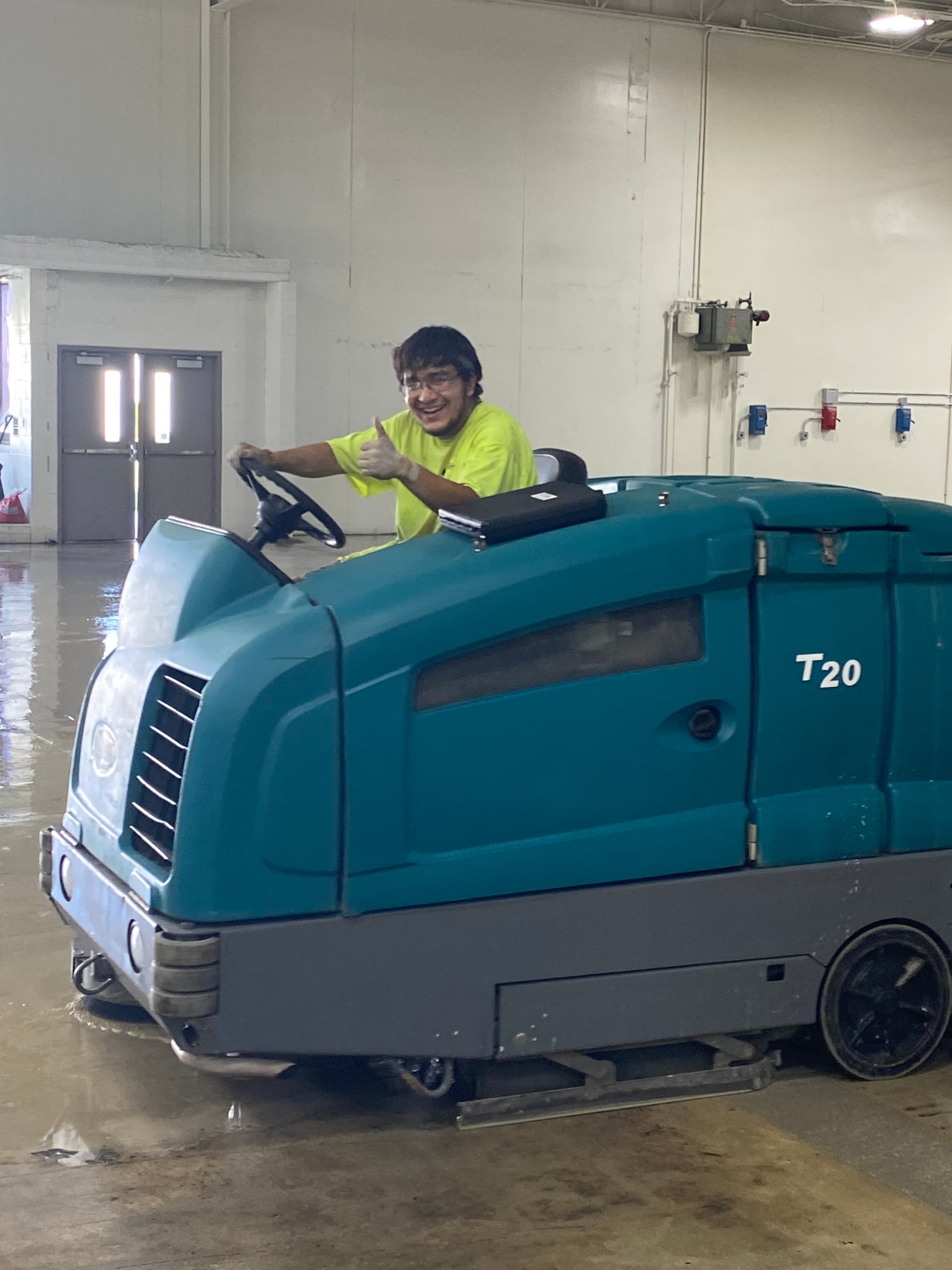 worker doing concrete restoration 