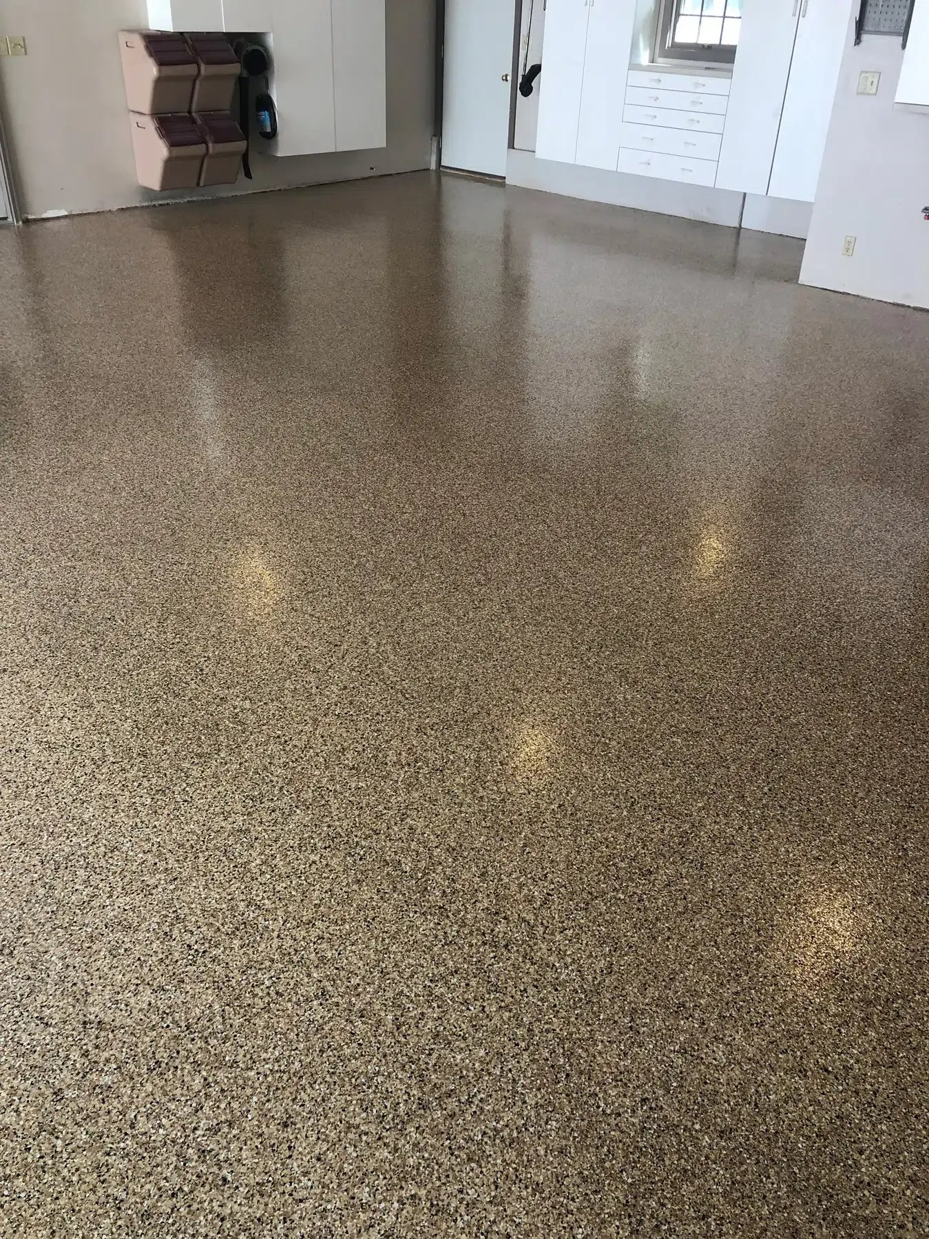 Epoxy floor photo showing decorative flake