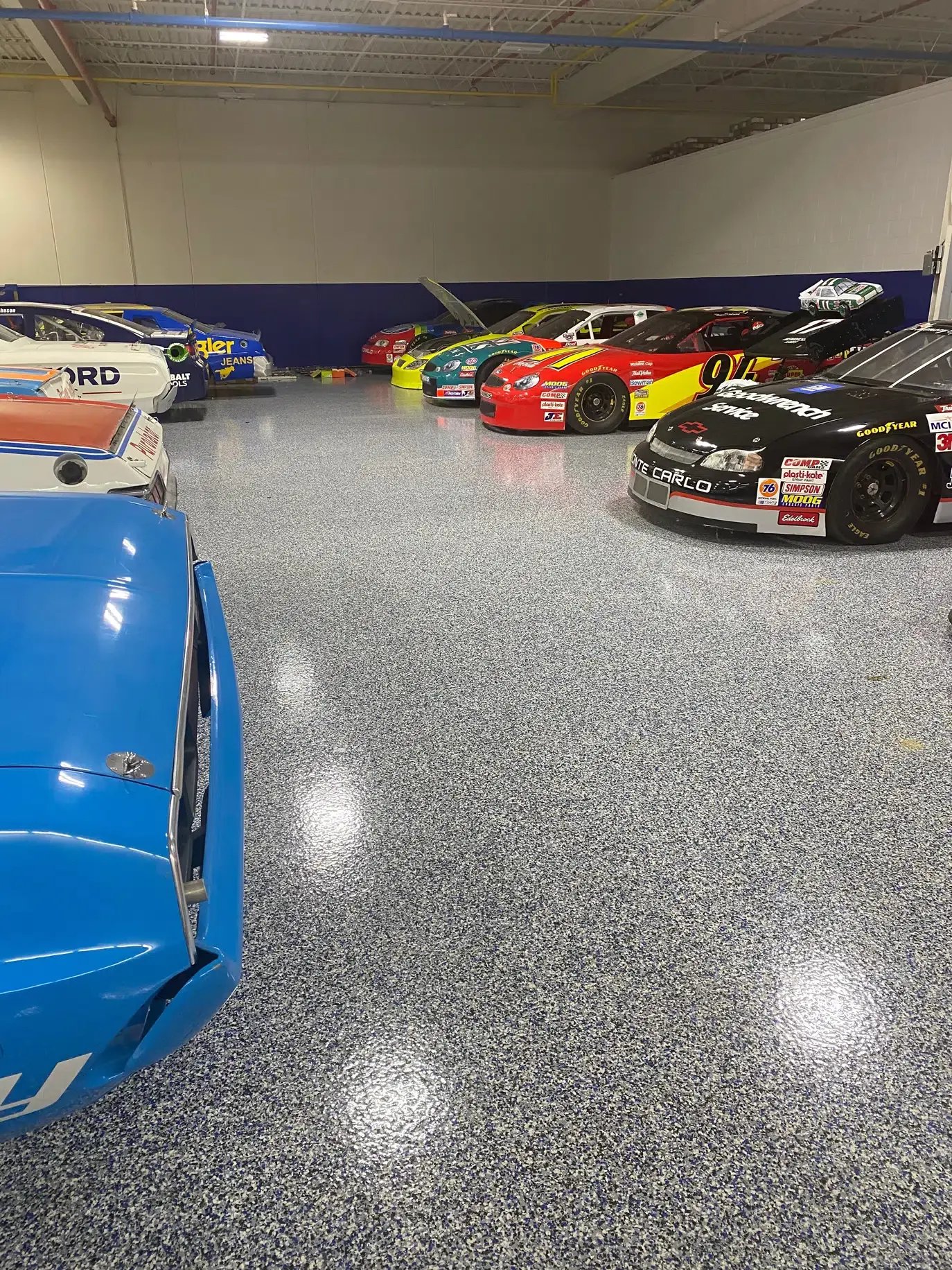 Epoxy floor in a race car showroom 