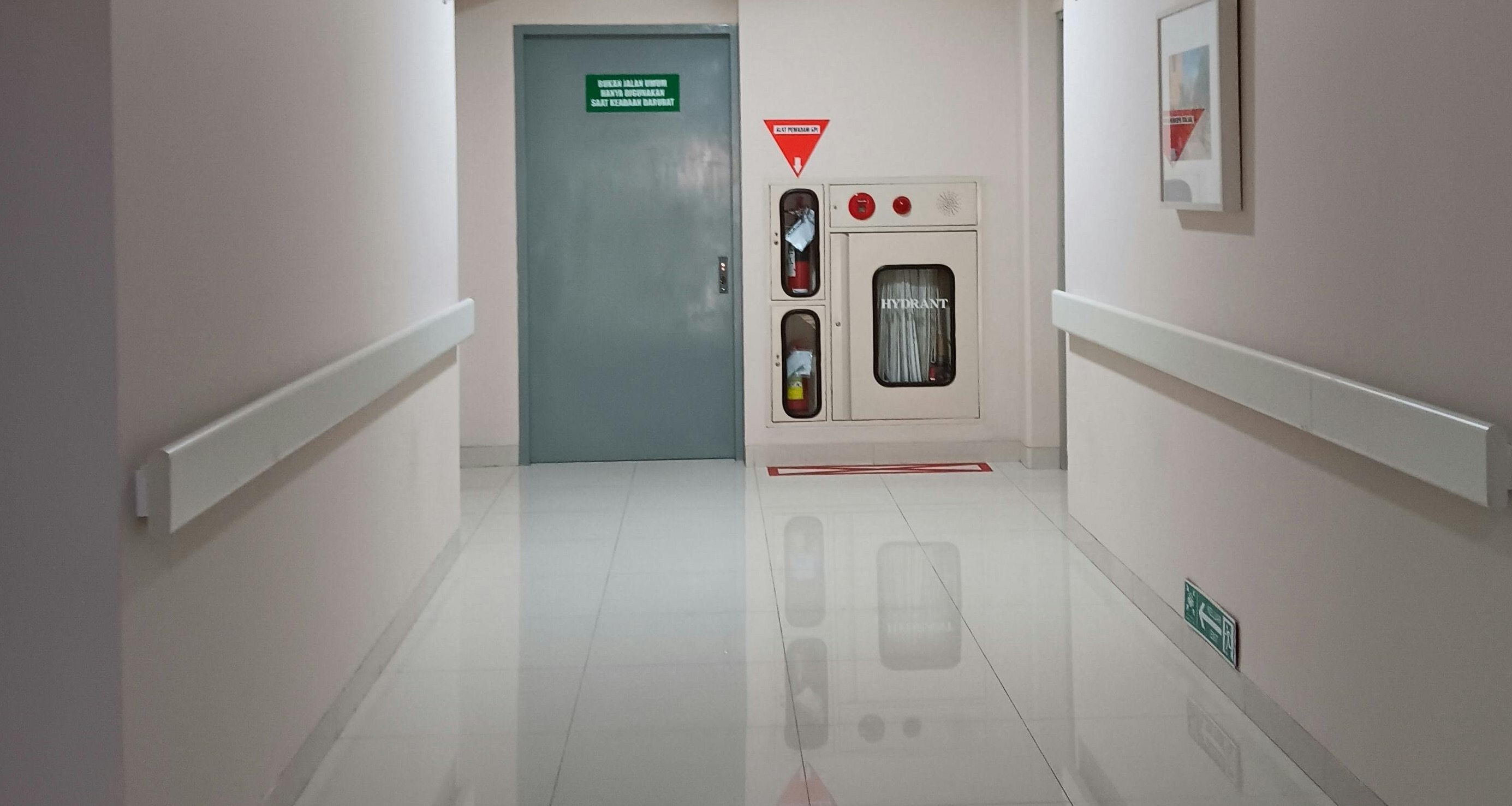 Slip resistant healthcare flooring