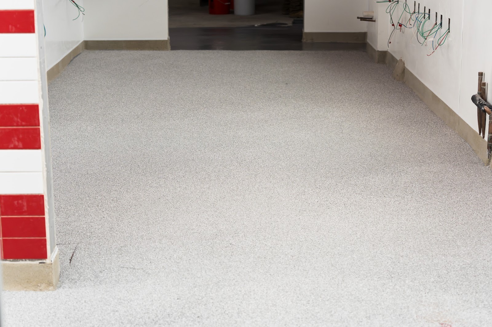 Flake flooring with cove base